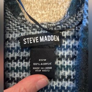 Steve Madden shawl